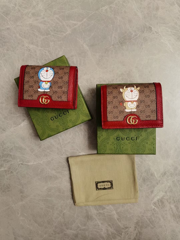 グッチ財布 レプリカ着用イメージ
